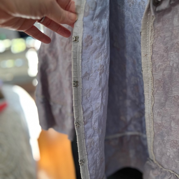 Elie Tahari cropped evening jacket. Blue damask with jeweled collar. - Picture 5 of 8